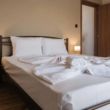 Apartment Effie's Maisonette With Detached