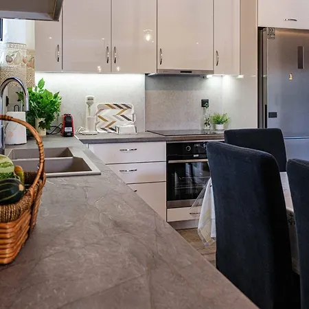 Effie's Maisonette With Detached