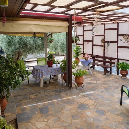 Effie's Maisonette With Detached Apartment Amaliapoli