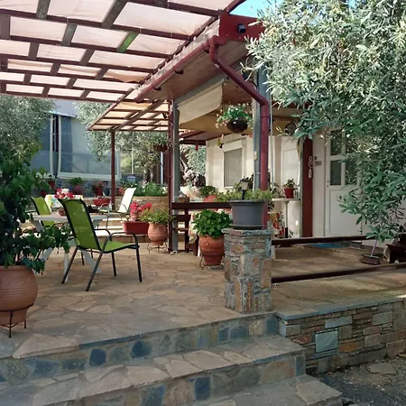 Effie's Maisonette With Detached