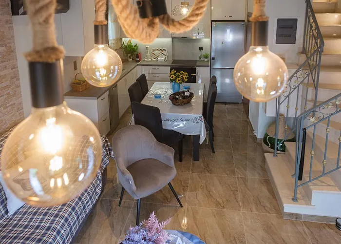 Appartement Effie's Maisonette With Detached