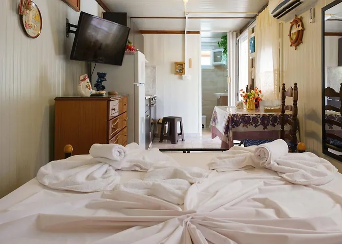 Appartement Effie's Maisonette With Detached