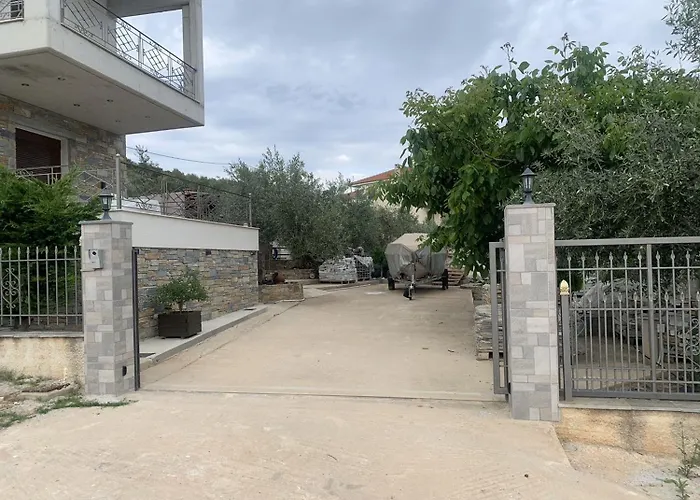 Effie's Maisonette With Detached Appartement