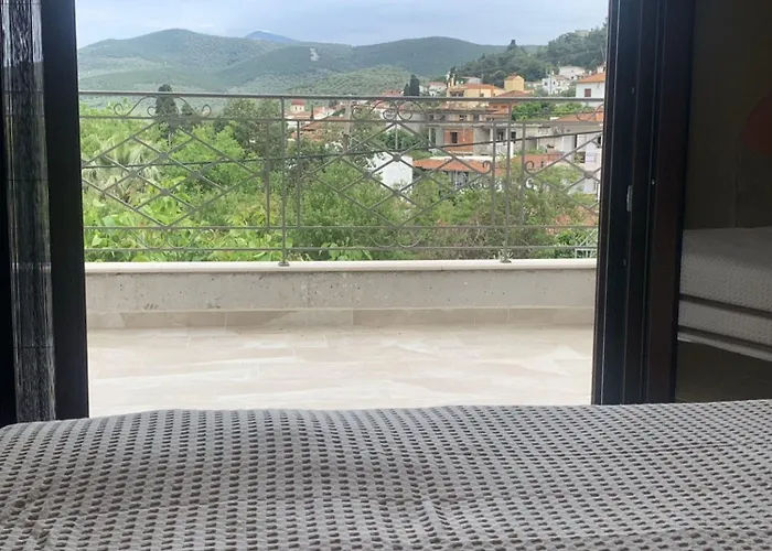 Effie's Maisonette With Detached *