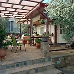 Effie's Maisonette With Detached