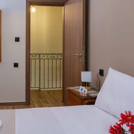 Effie's Maisonette With Detached