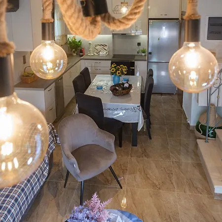 Apartament Effie's Maisonette With Detached