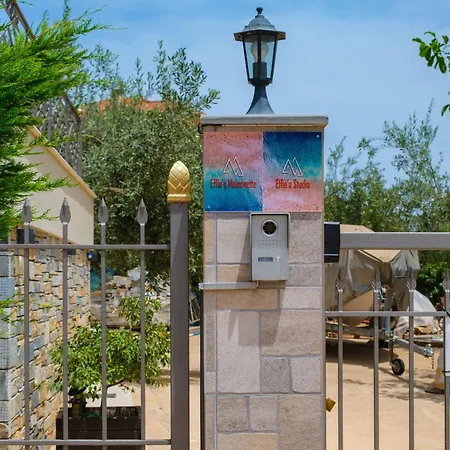 アパート Effie's Maisonette With Detached *