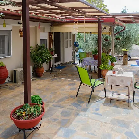 Effie's Maisonette With Detached *