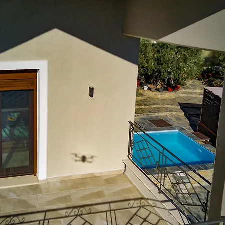 Effie's Maisonette With Detached