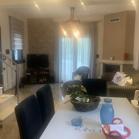 Effie's Maisonette With Detached Apartament Amaliápoli