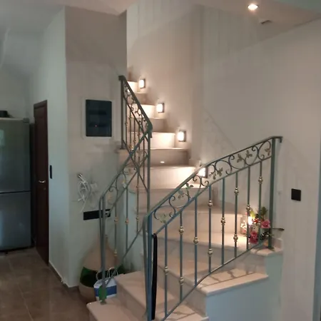 アパート Effie's Maisonette With Detached *