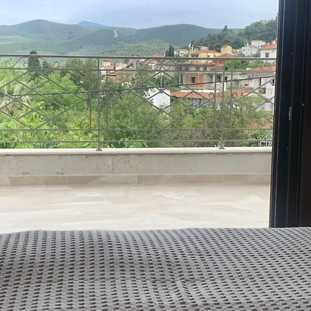 Effie's Maisonette With Detached *