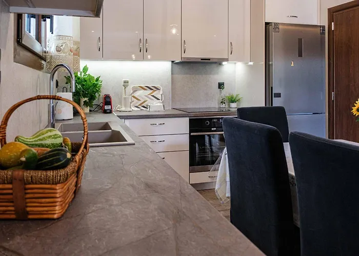 Effie's Maisonette With Detached