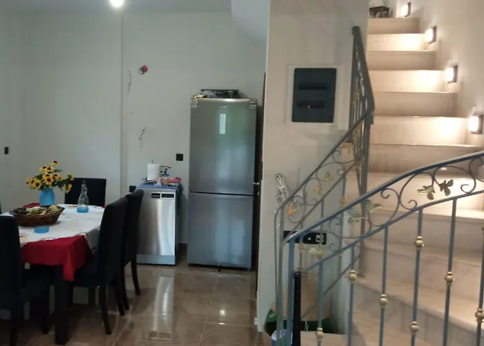 Effie's Maisonette With Detached